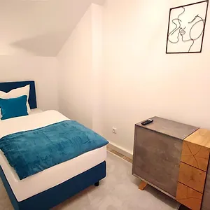 Homely - Urban Oasis Apartment