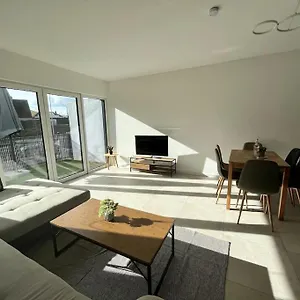3 Zw 95 M2 Neubau Kostenlos Parkplatz Im Hof Appartement